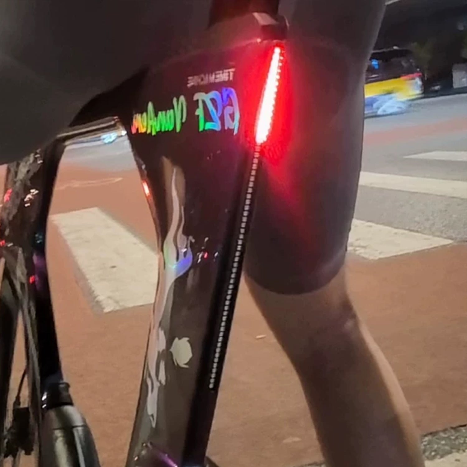 ECM's new road bike seatpost water drop taillight has ultra-long battery life, is waterproof, rechargeable, and has a variety of colors and light modes to choose from